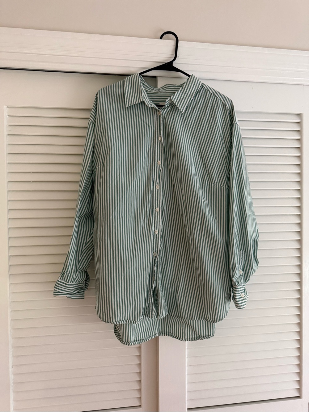 Universal Thread striped button-down shirt - Picture 4 of 4